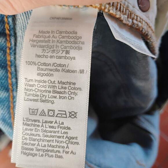 Madewell Relaxed Denim Shorts in Renfield Wash: Destructed Edition high waisted - Picture 3 of 16
